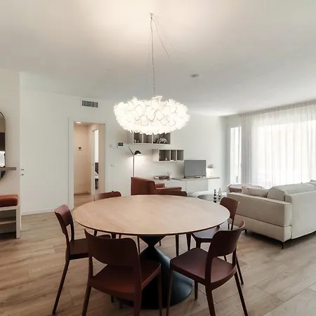 Casa Sofia - By Myhomeincomo דירה